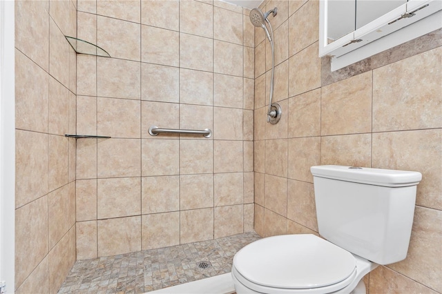 bathroom with toilet and tiled shower