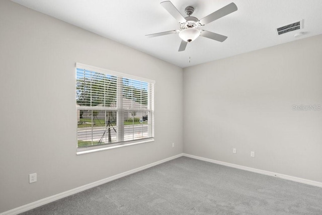 carpeted empty room featuring ceiling fan