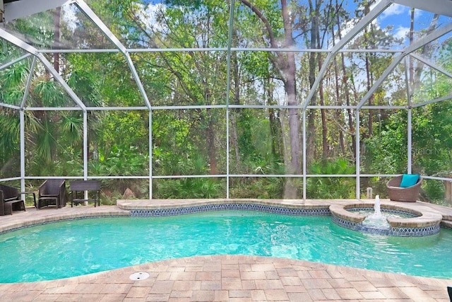 view of pool with an in ground hot tub, a patio, and a lanai