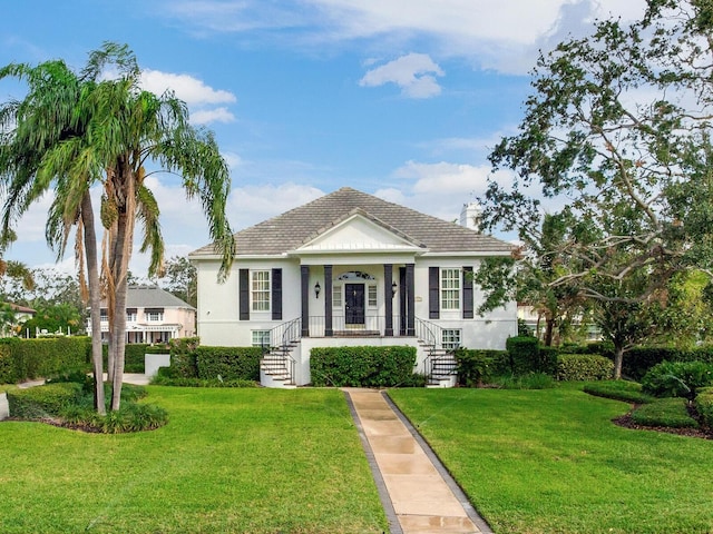 view of front of home featuring a porch and a front lawn