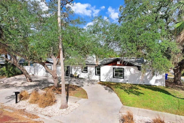 view of front of house featuring a garage and a front lawn