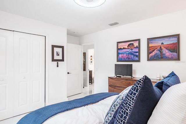 bedroom featuring a closet