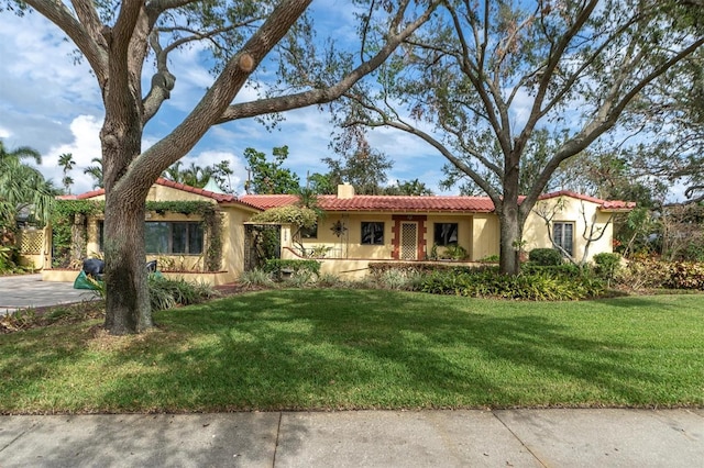 view of front of home with a front yard