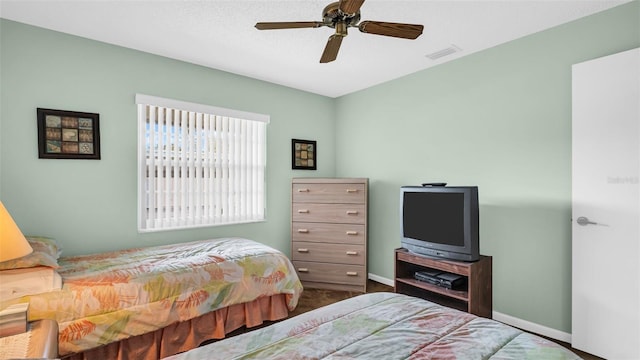 bedroom with ceiling fan