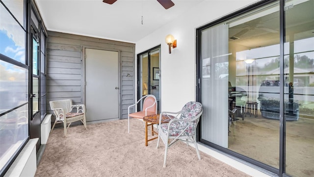 sunroom with ceiling fan