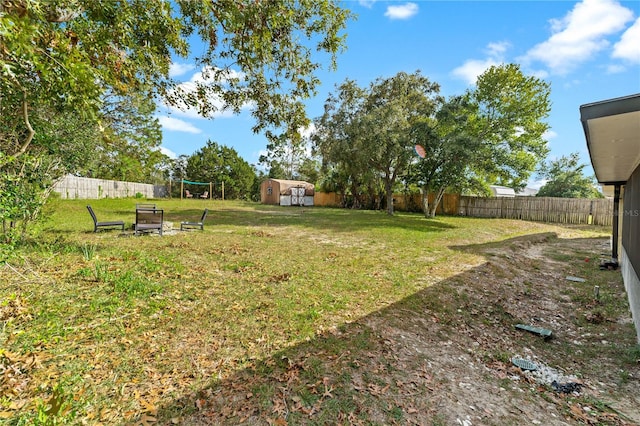 view of yard featuring a storage shed