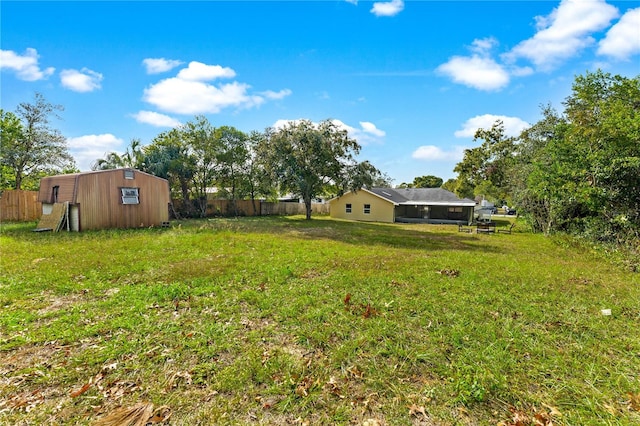 view of yard featuring a storage shed