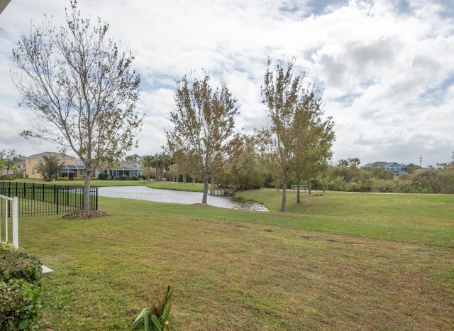 view of yard featuring a water view