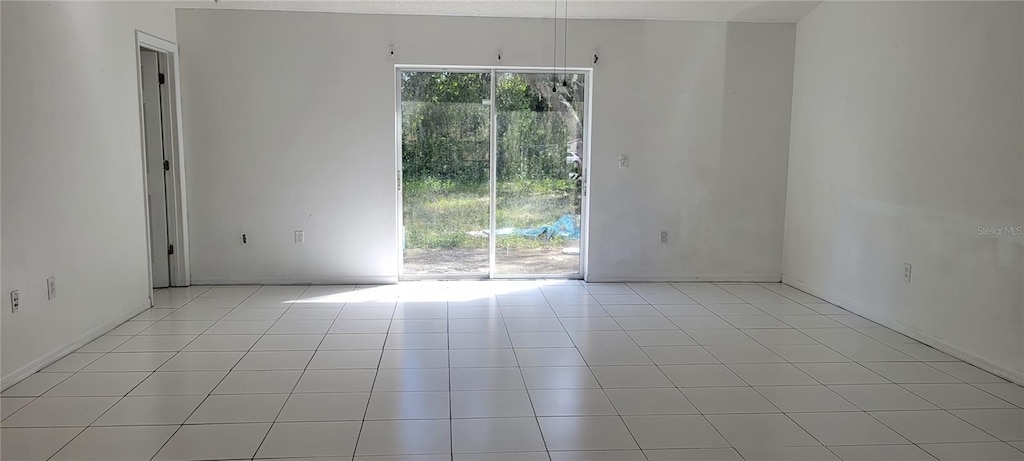 empty room featuring light tile patterned flooring