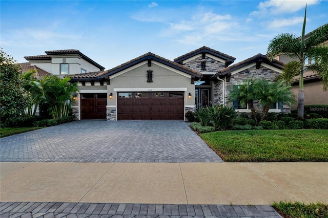 view of front facade featuring a garage and a front yard