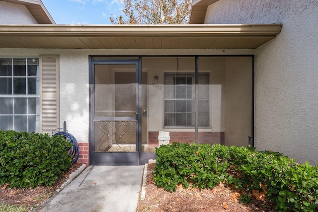 property entrance featuring stucco siding