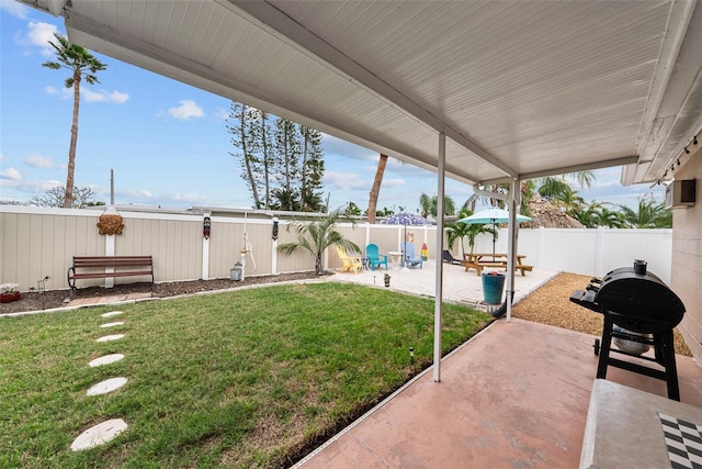 view of yard featuring a patio