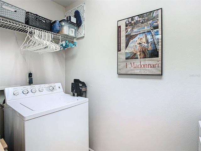 laundry area with washer / clothes dryer