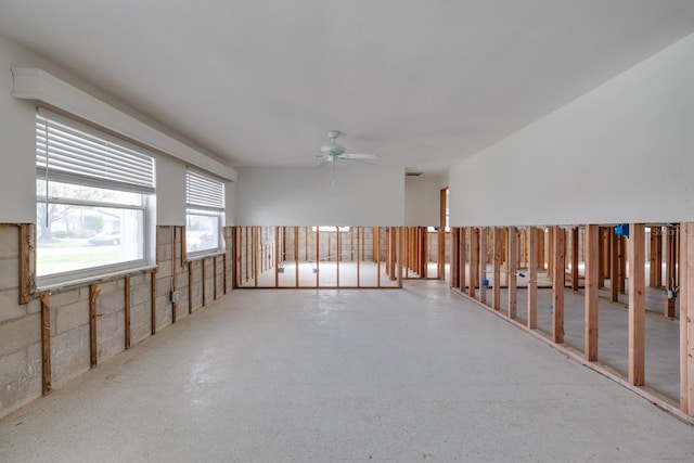 empty room featuring ceiling fan