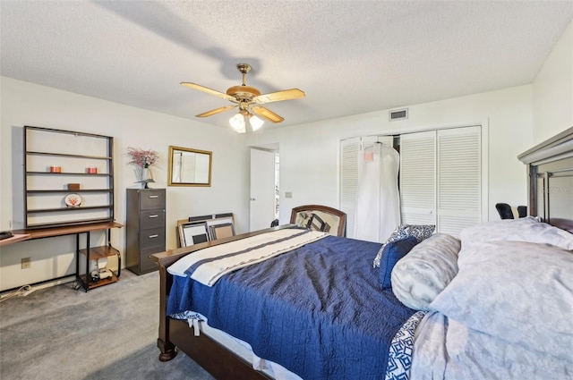 carpeted bedroom featuring ceiling fan, a textured ceiling, and a closet