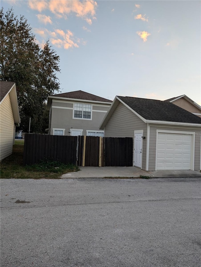 view of front facade featuring a garage