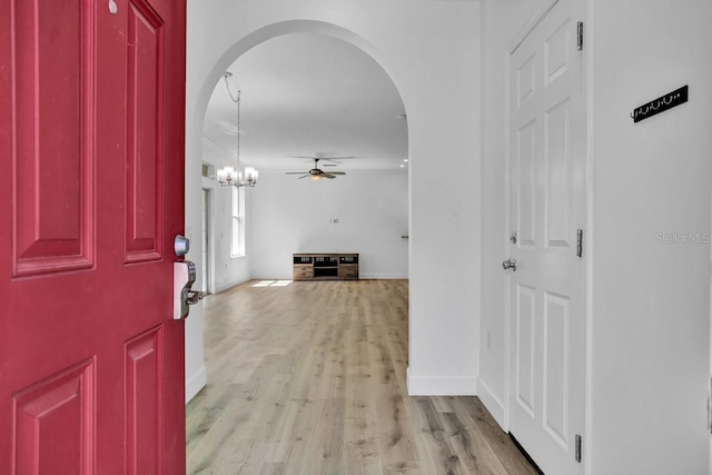 411 S Fremont Ave Unit B, Tampa, FL 33606 - foyer entrance with arched walkways, ceiling fan, light wood-type flooring, a chandelier, and baseboards