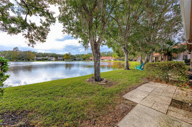 view of yard featuring a water view