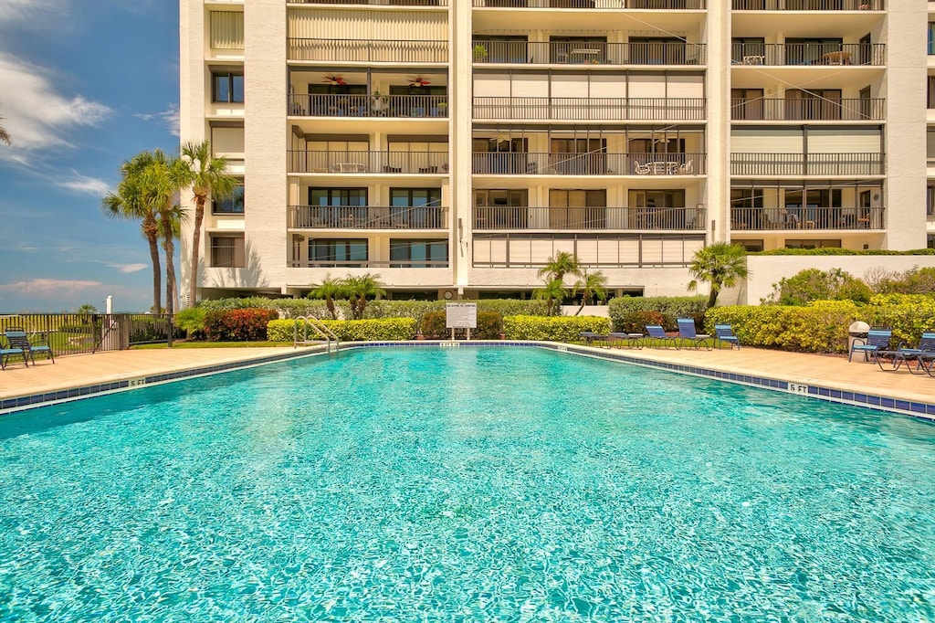 view of swimming pool