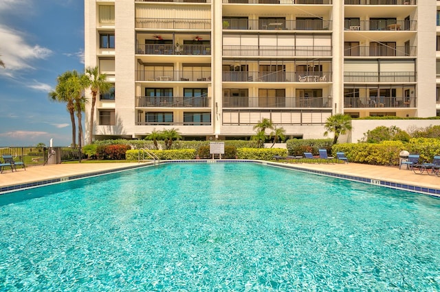 view of swimming pool