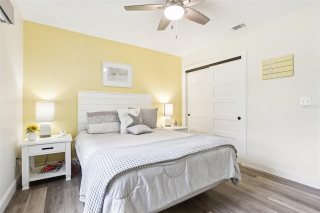 bedroom with hardwood / wood-style floors, ceiling fan, and a closet