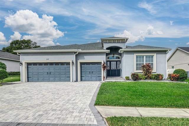 view of front facade featuring a garage and a front yard