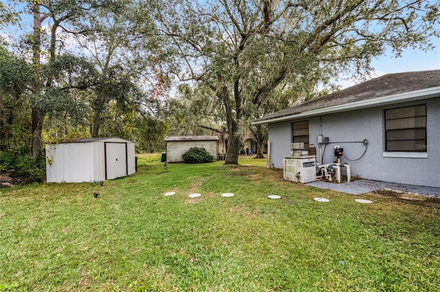 view of yard with a shed