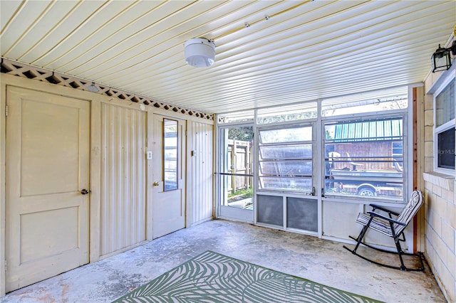 unfurnished sunroom with a healthy amount of sunlight