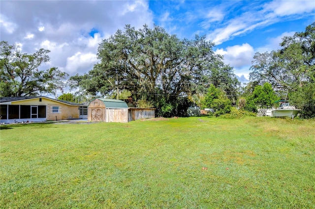 view of yard with an outdoor structure