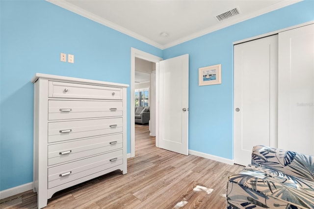 sitting room with light hardwood / wood-style floors and crown molding