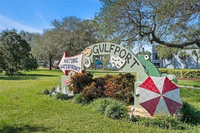 community / neighborhood sign featuring a yard