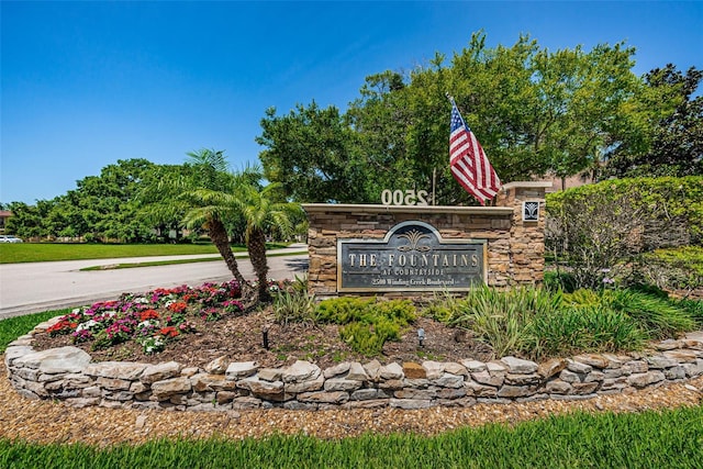 view of community / neighborhood sign