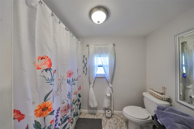 3207 Acacia St, Lutz, FL 33558 - bathroom featuring toilet, baseboards, and a shower with shower curtain