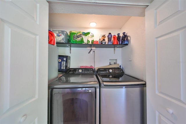 3207 Acacia St, Lutz, FL 33558 - clothes washing area featuring washing machine and clothes dryer