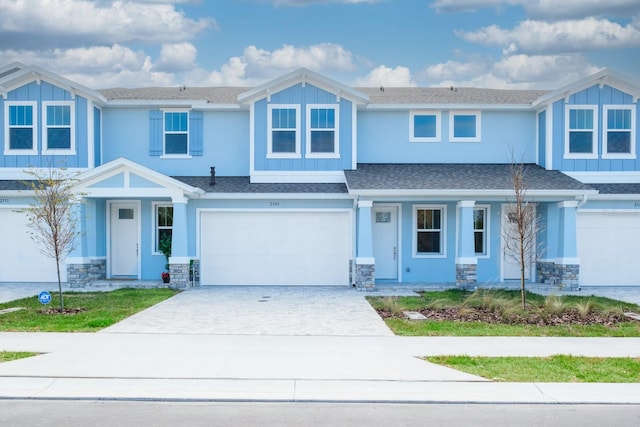 view of front of property featuring a garage