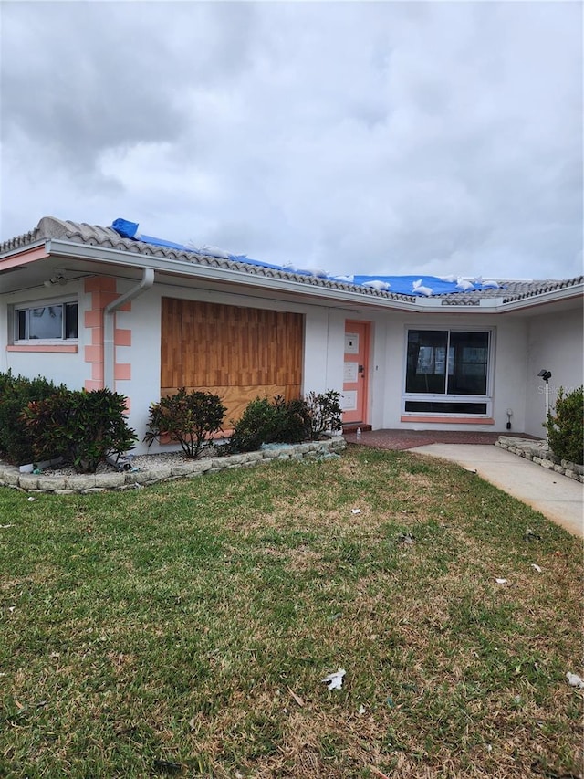 view of front of house with a front lawn