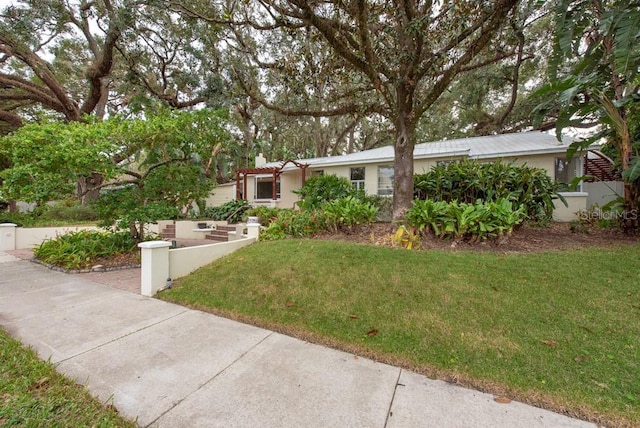 view of front of property with a front yard