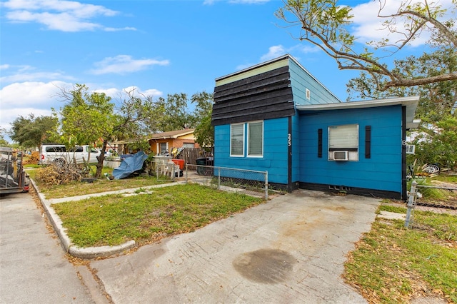 view of front of house with cooling unit and a front yard