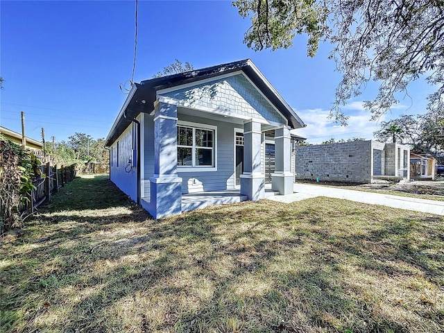 view of front of home with a front lawn