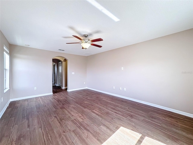 unfurnished room with dark wood-type flooring and ceiling fan