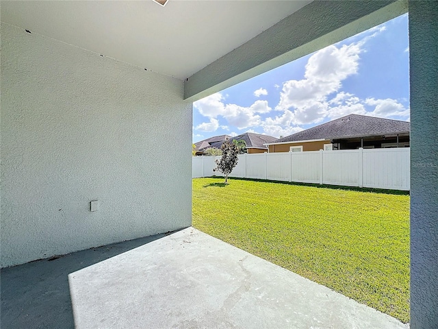 view of yard featuring a patio