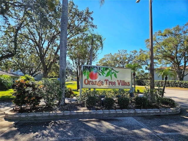 view of community / neighborhood sign