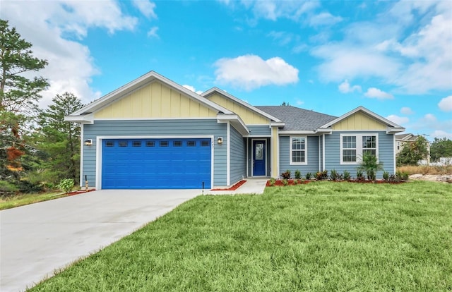 view of front of property featuring a garage and a front yard