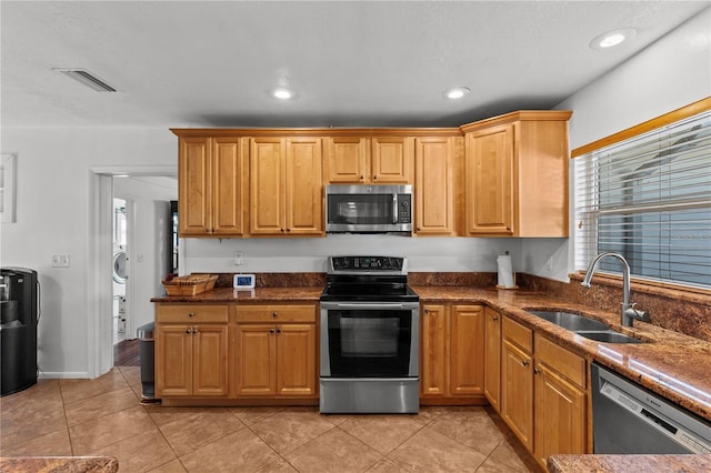 2516 Roberta St, Largo, FL 33771 - kitchen featuring stainless steel appliances, a sink, recessed lighting, light tile patterned floors, and dark stone countertops