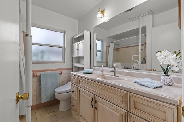 2516 Roberta St, Largo, FL 33771 - full bathroom featuring toilet, tile patterned flooring, curtained shower, tile walls, and vanity