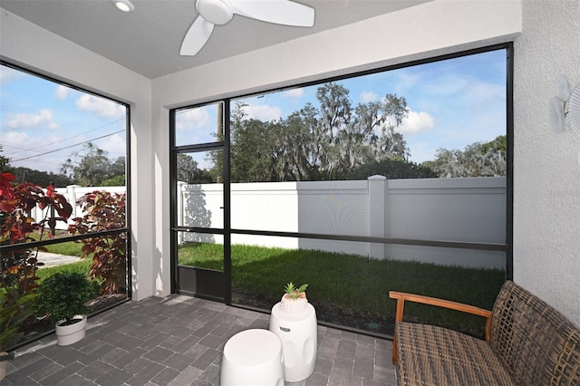 sunroom with ceiling fan