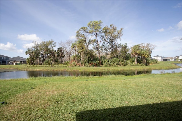 view of yard featuring a water view