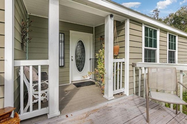 entrance to property featuring covered porch