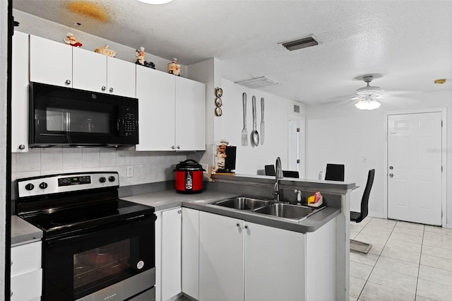 3332 W Heiter St, Tampa, FL 33607 - kitchen featuring black microwave, electric stove, a peninsula, a sink, and ceiling fan