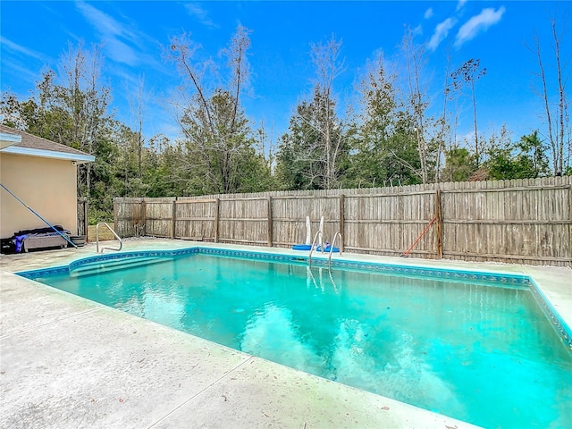 view of swimming pool